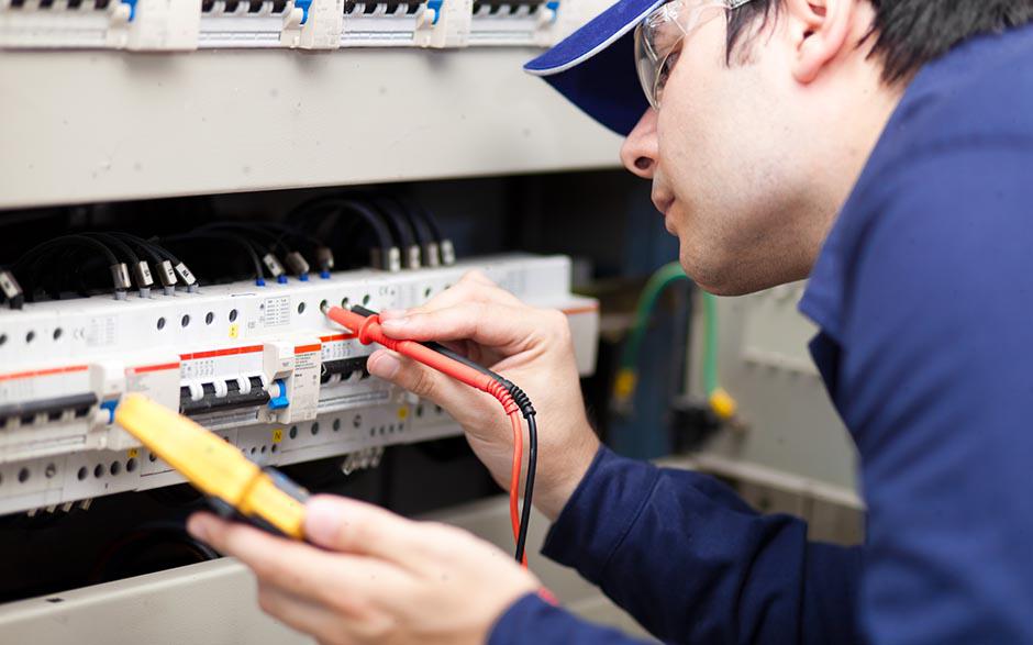 électricien de maintenance Paris 3